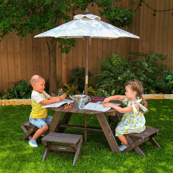 Kidkraft® Achthoekige Tafelset Met Krukjes En Parasol 2 Kidkraft® Achthoekige Tafelset Met Krukjes En Parasol - Afbeelding 2