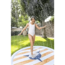 SWIM ESSENTIALS Swim Essential S Sprinkler Mat Haai -Kinderen Buitenspeelgoed swim essential s sprinkler mat haai a384603 2